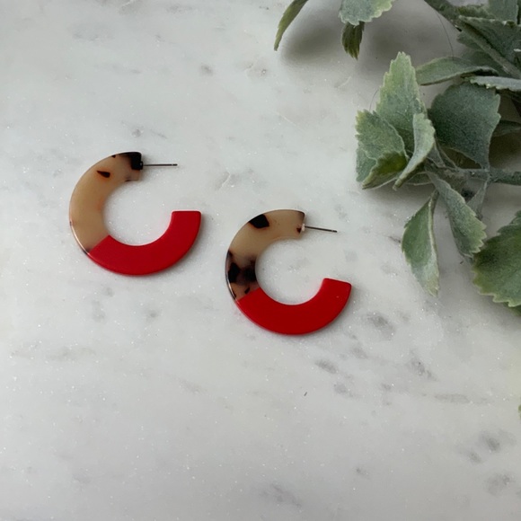 The Ellen - Two Toned Resin Tortoise Earrings - Picture 2 of 4